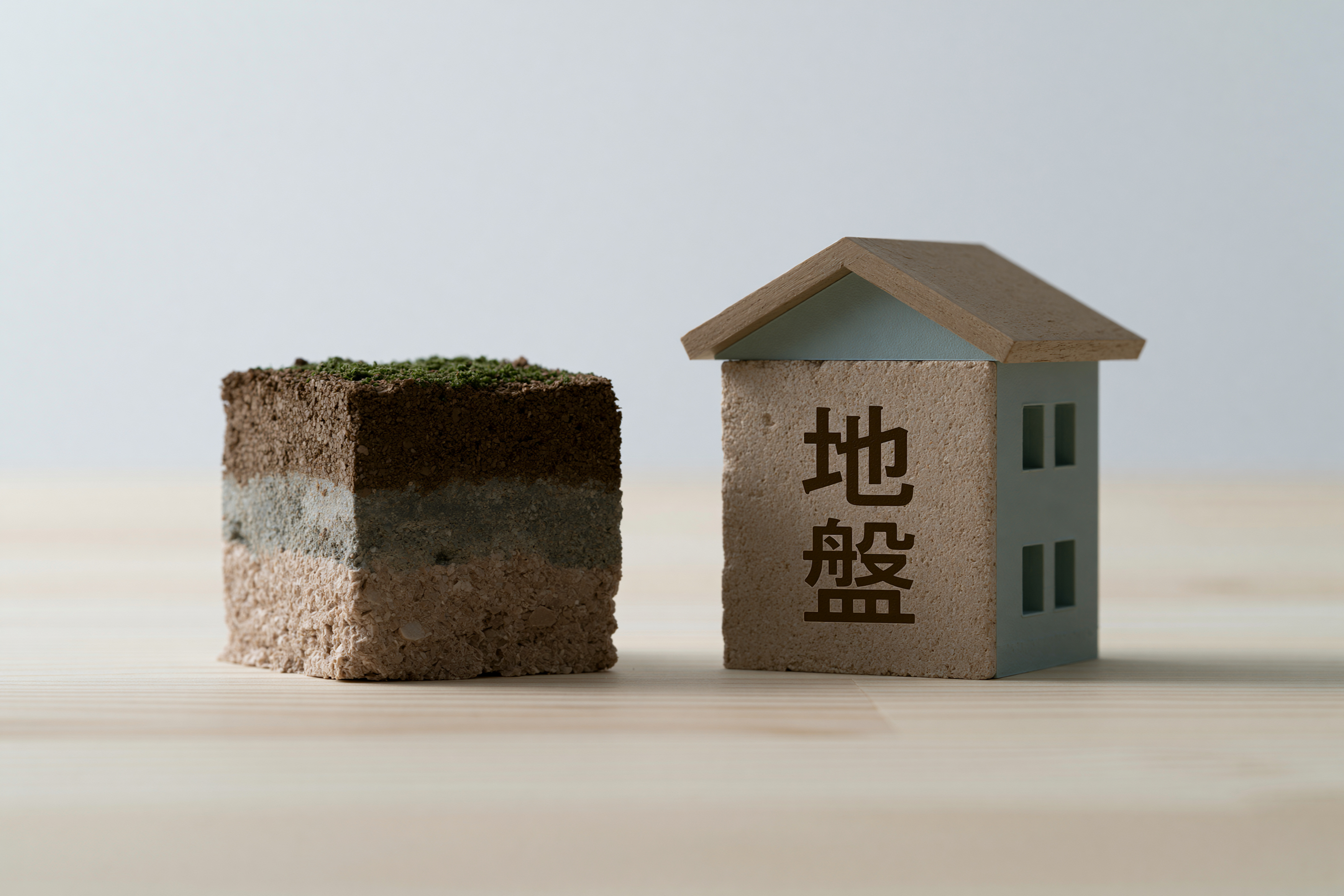 【プロが解説】液状化現象とは?仕組み・家が傾く原因と今すぐできる地盤沈下対策